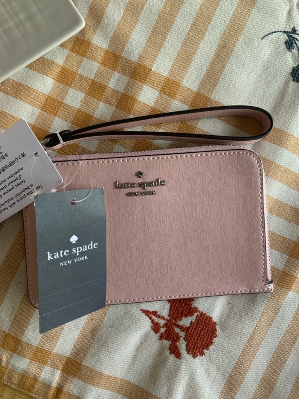 kate spade, Lucy textured patent leather, tutu pink wristlet - Picture 6 of 6